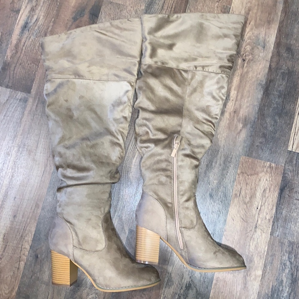Journee Collection Kaison Wide Calf Over-The-Knee Boot. Size 8. Lined/Insulated.